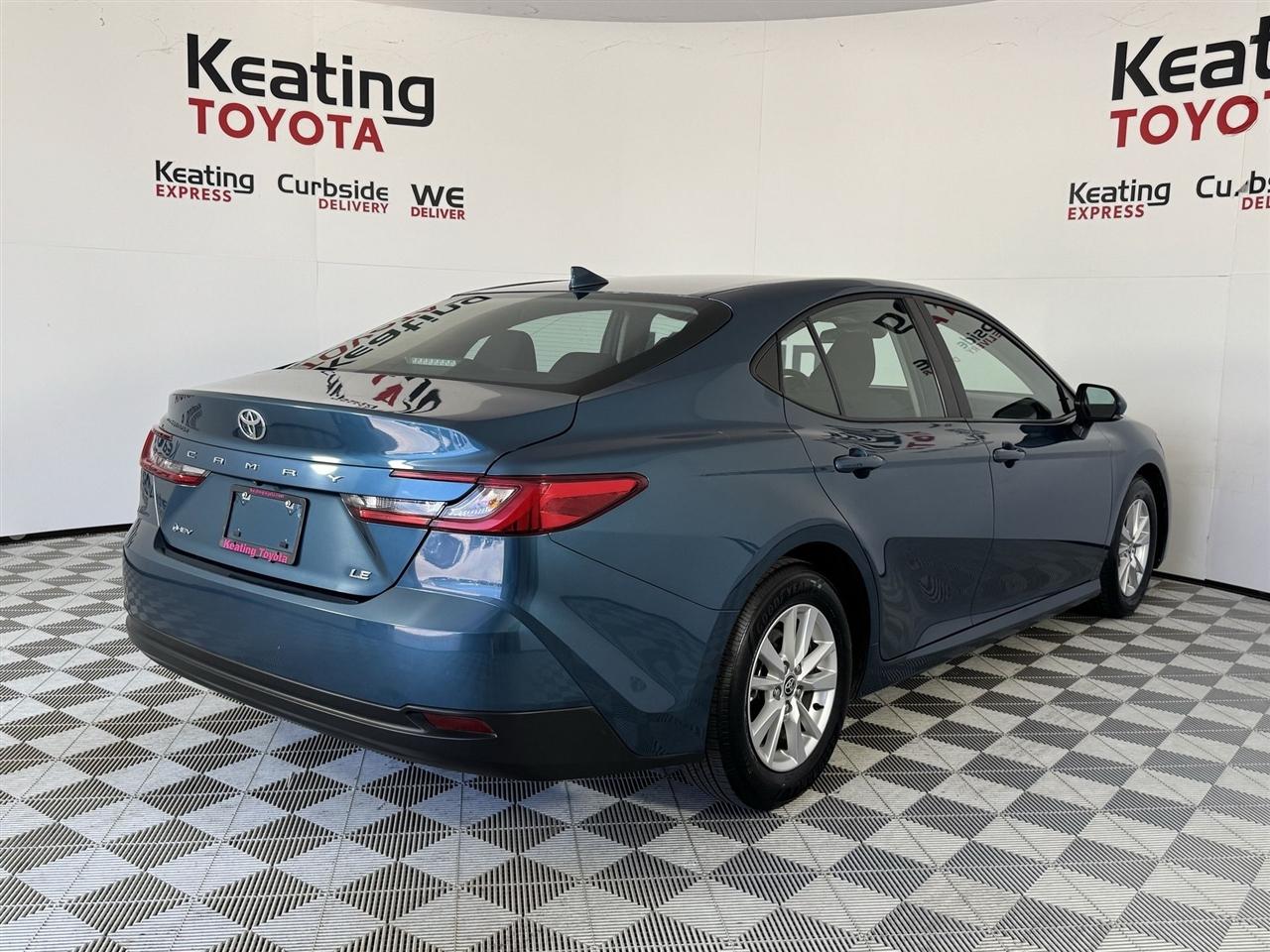 Toyota Camry Hybrid XLE 2025