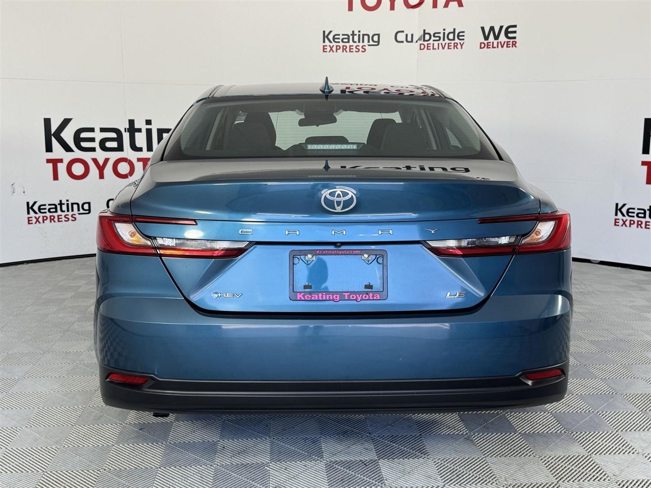 Toyota Camry Hybrid XLE 2025