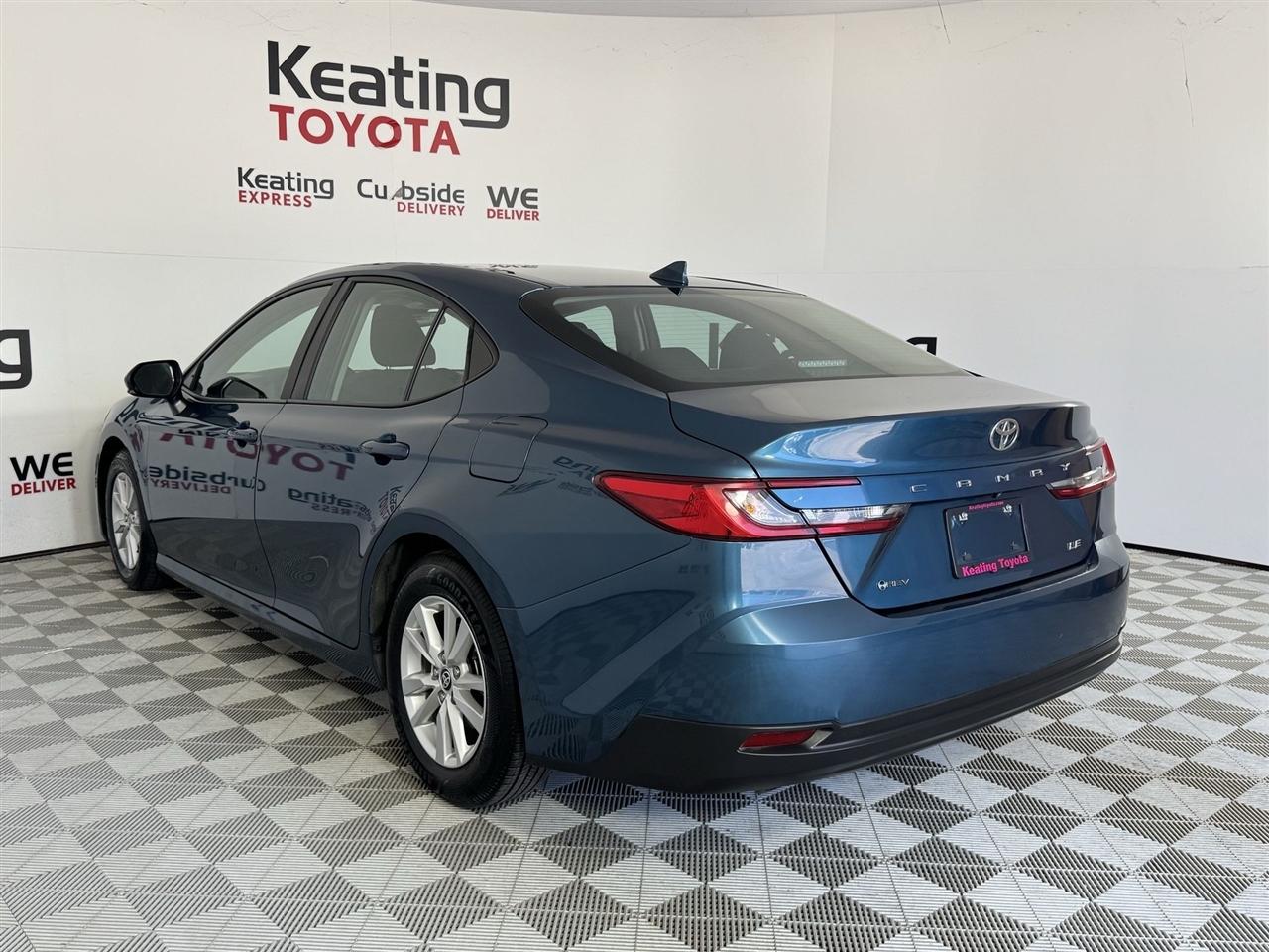 Toyota Camry Hybrid XLE 2025