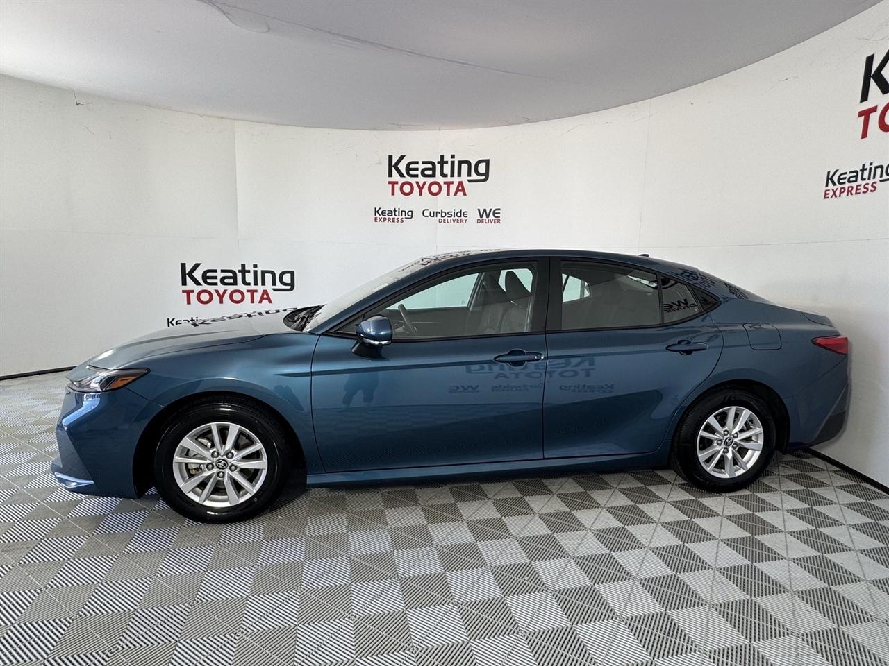 Toyota Camry Hybrid XLE 2025