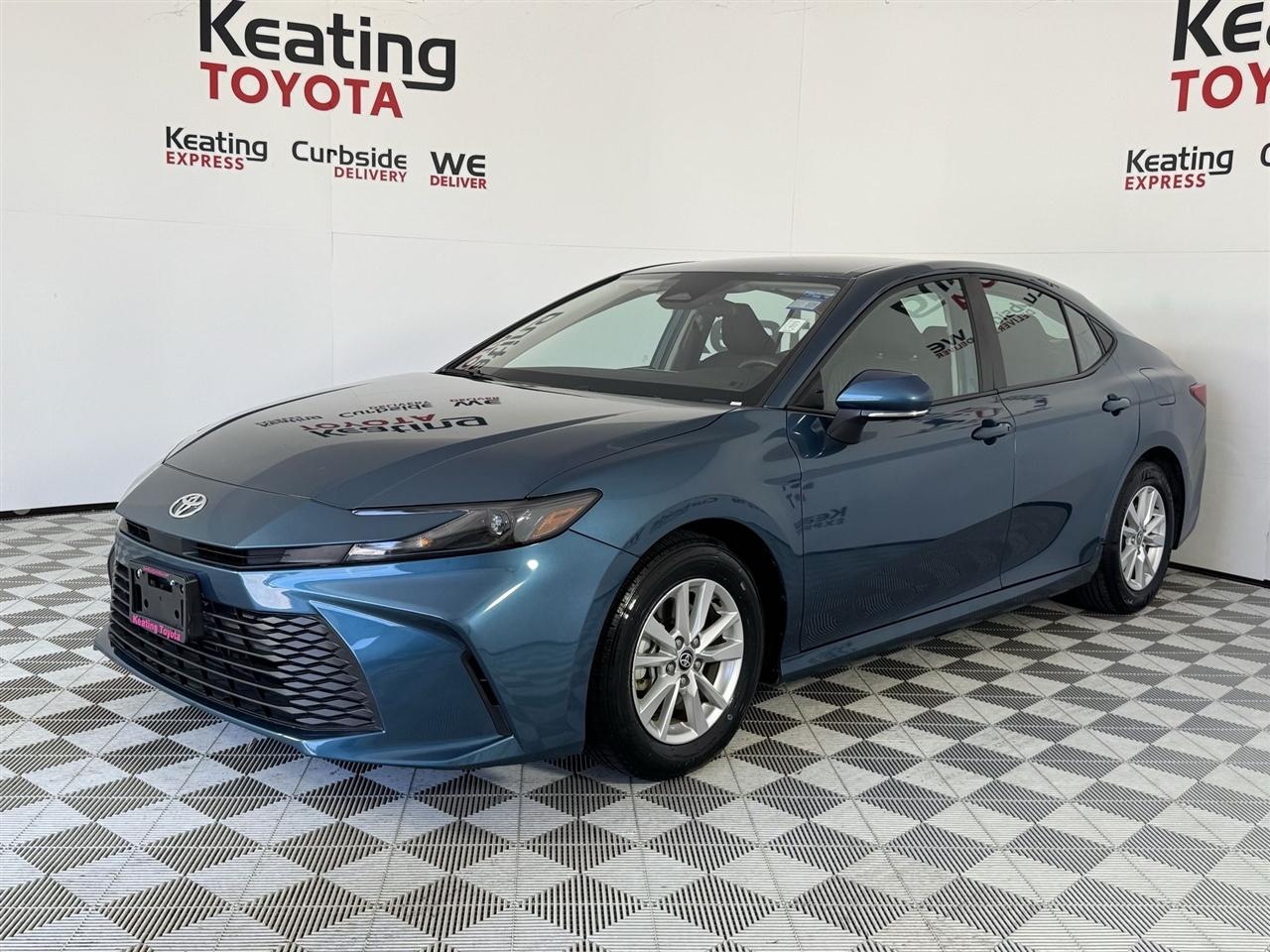 Toyota Camry Hybrid XLE 2025