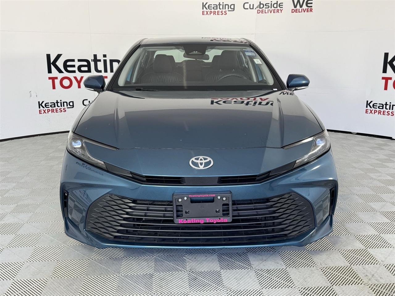 Toyota Camry Hybrid XLE 2025
