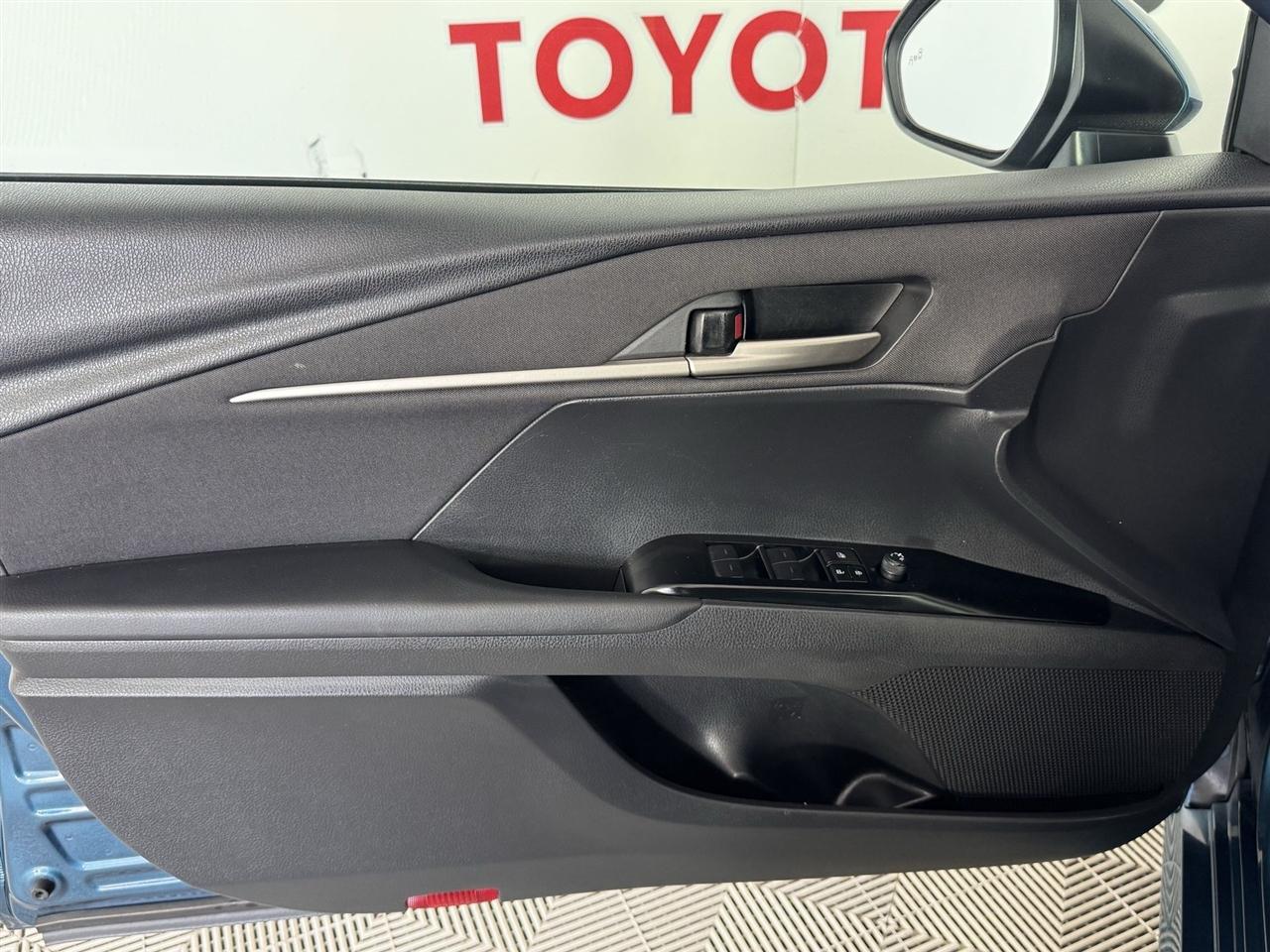 Toyota Camry Hybrid XLE 2025