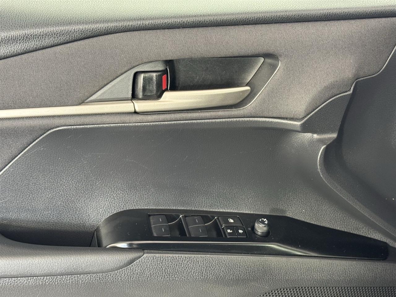 Toyota Camry Hybrid XLE 2025