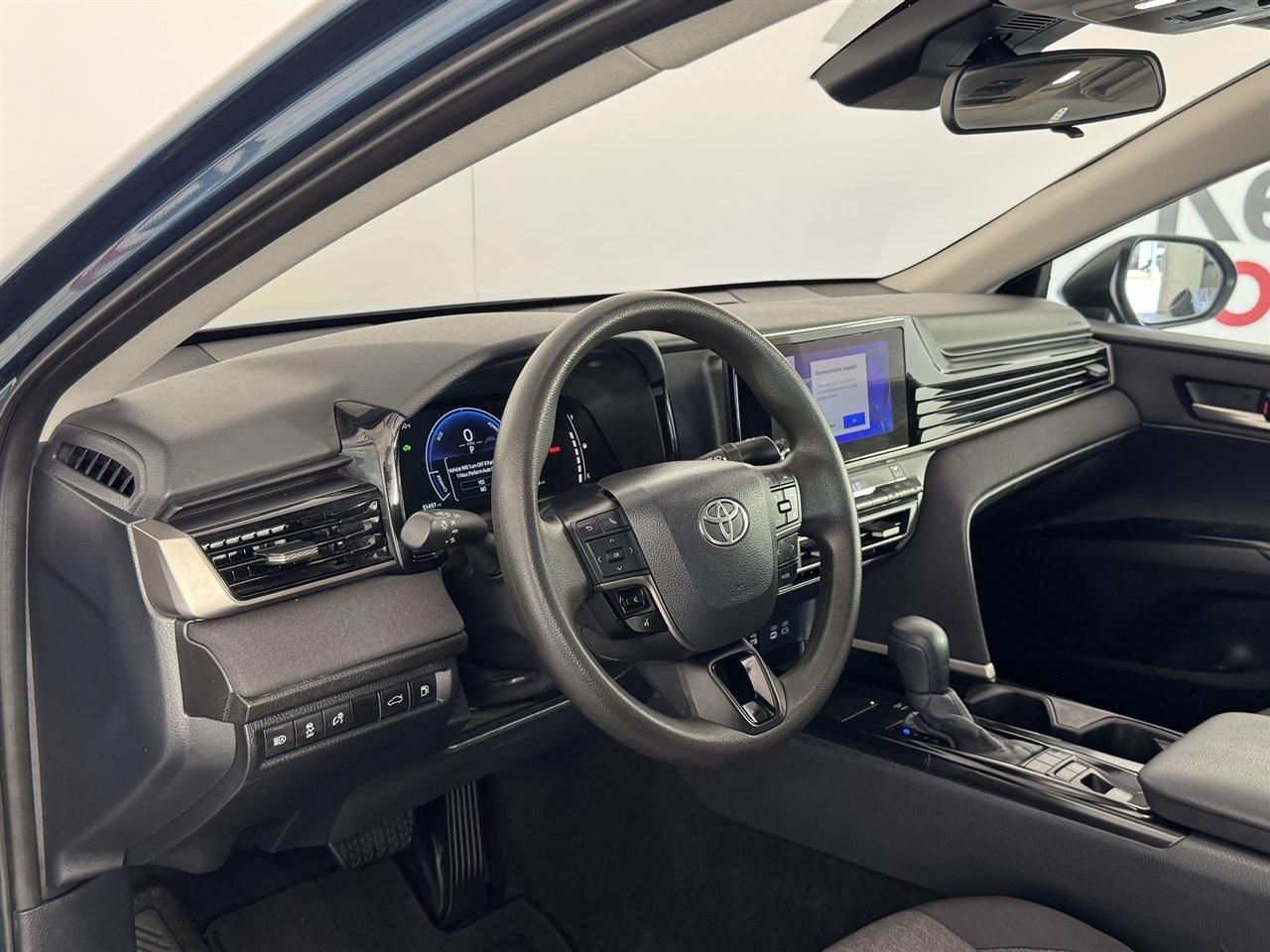 Toyota Camry Hybrid XLE 2025