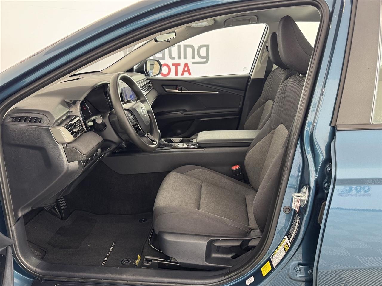 Toyota Camry Hybrid XLE 2025