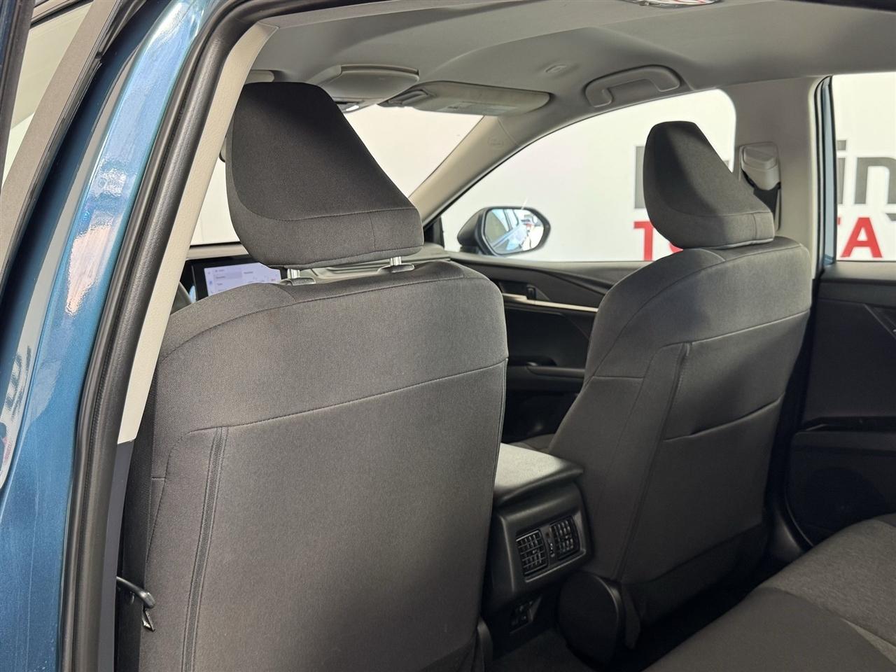 Toyota Camry Hybrid XLE 2025