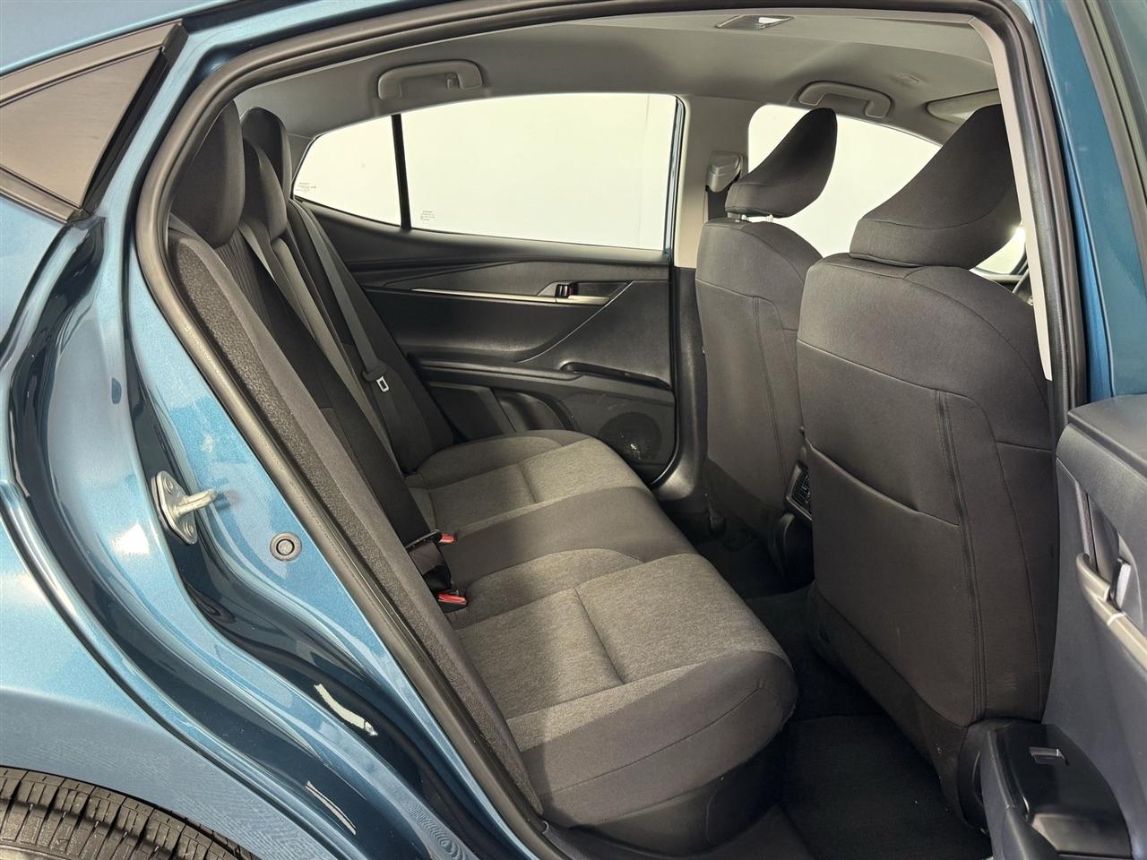 Toyota Camry Hybrid XLE 2025