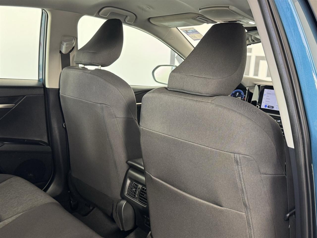 Toyota Camry Hybrid XLE 2025