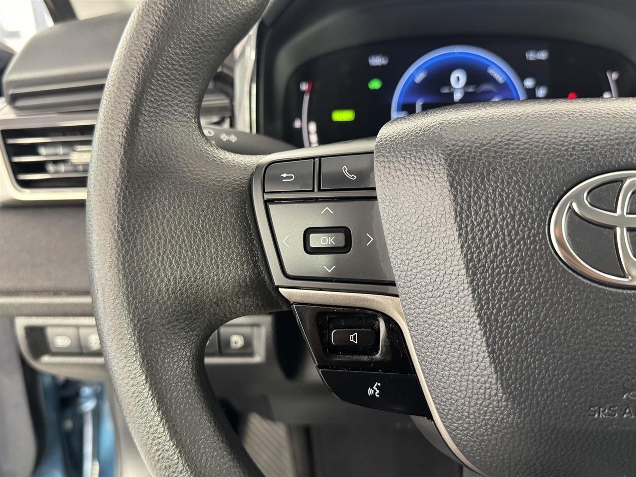 Toyota Camry Hybrid XLE 2025