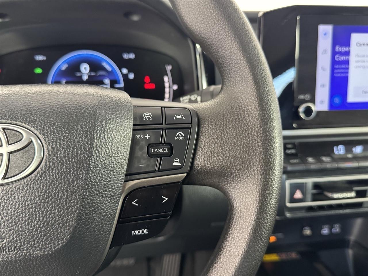 Toyota Camry Hybrid XLE 2025