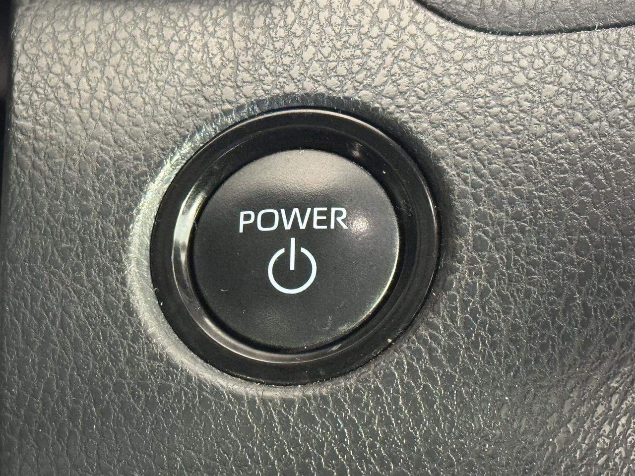 Toyota Camry Hybrid XLE 2025