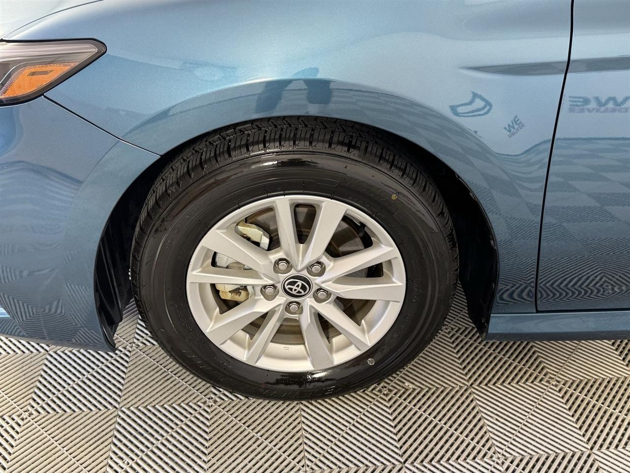 Toyota Camry Hybrid XLE 2025