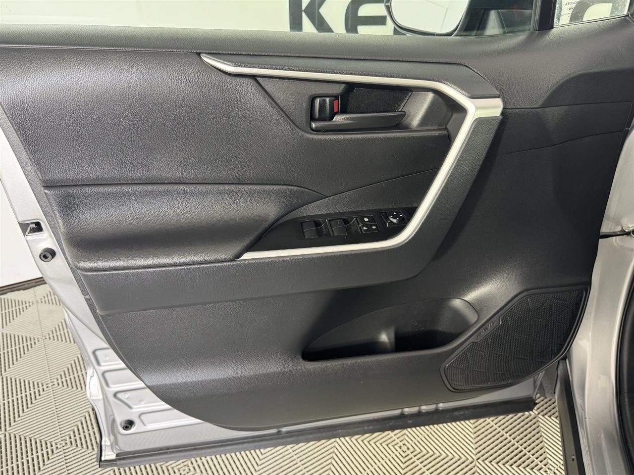 Toyota RAV4 Hybrid LE 2025