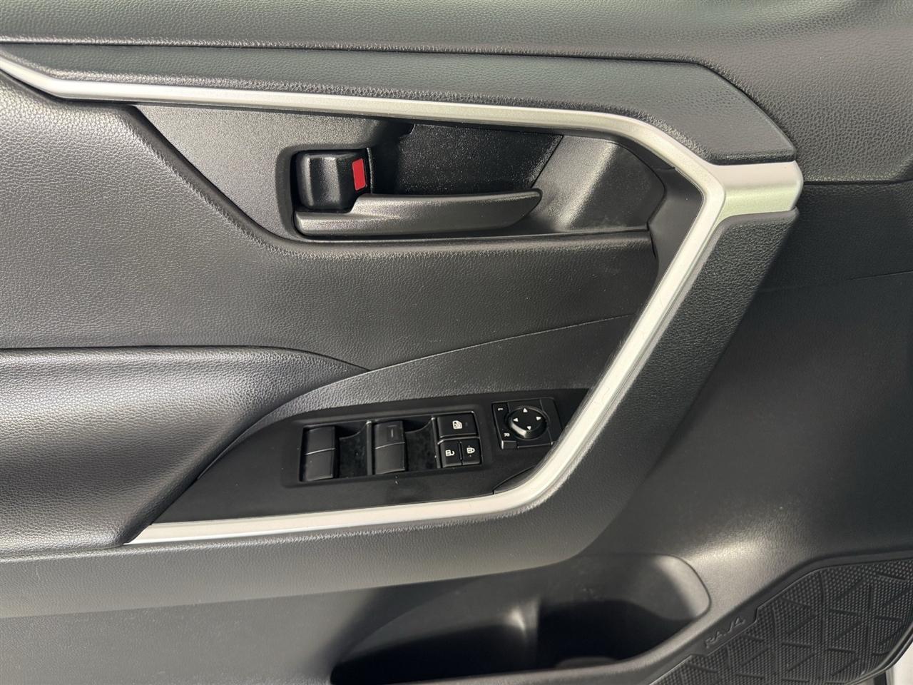 Toyota RAV4 Hybrid LE 2025