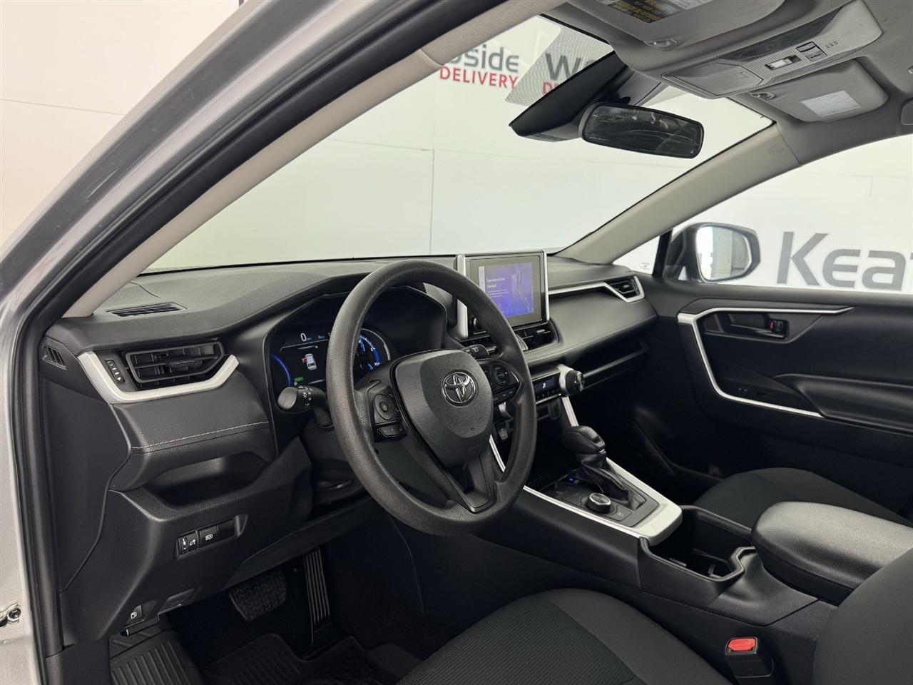 Toyota RAV4 Hybrid LE 2025