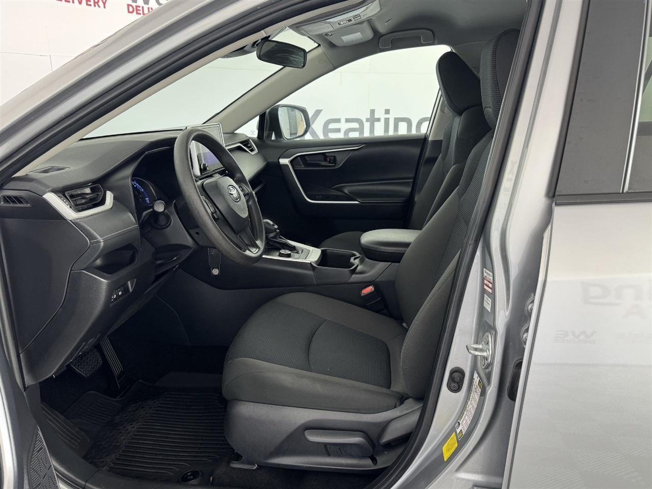 Toyota RAV4 Hybrid LE 2025