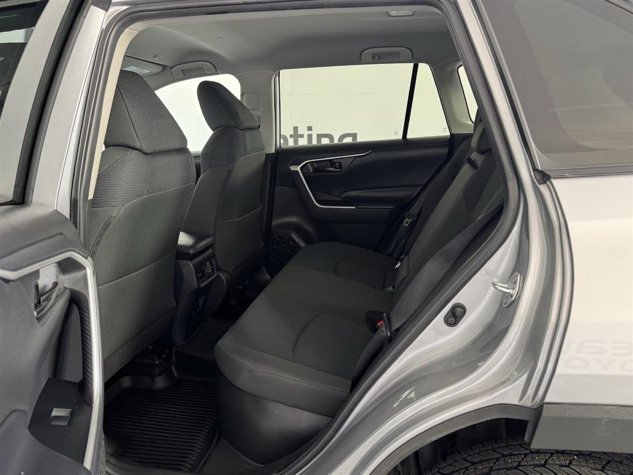 Toyota RAV4 Hybrid LE 2025