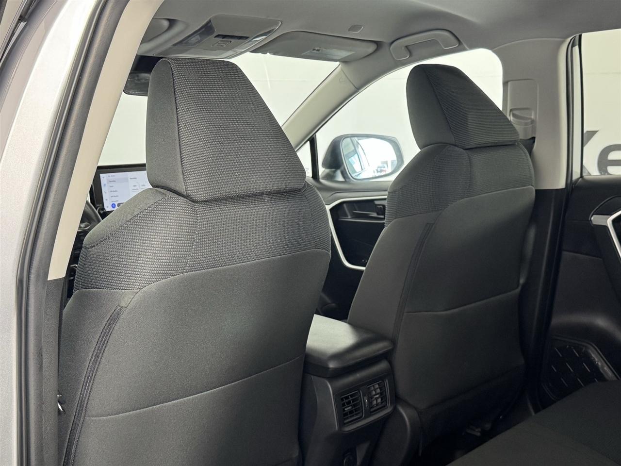 Toyota RAV4 Hybrid LE 2025