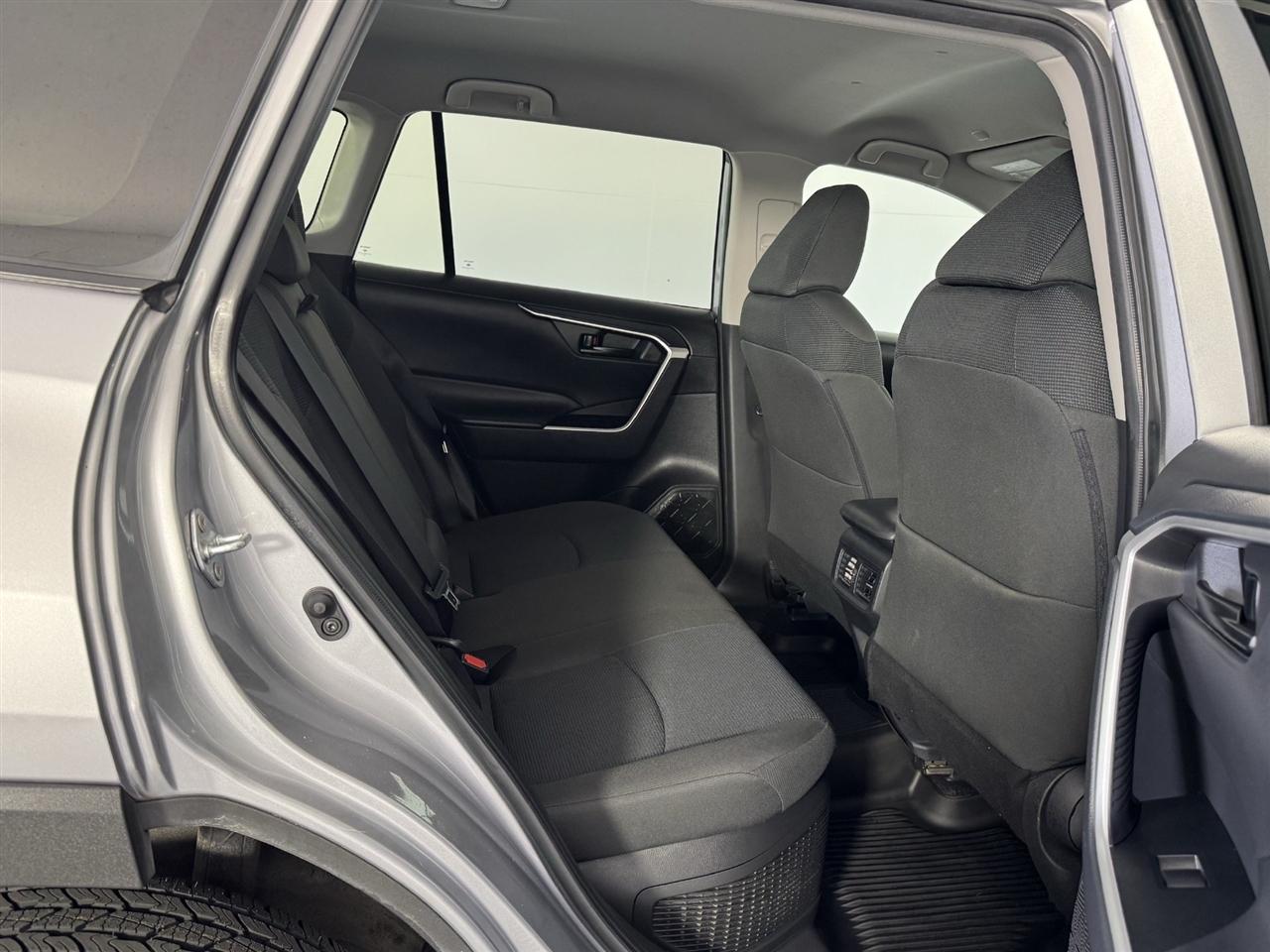 Toyota RAV4 Hybrid LE 2025