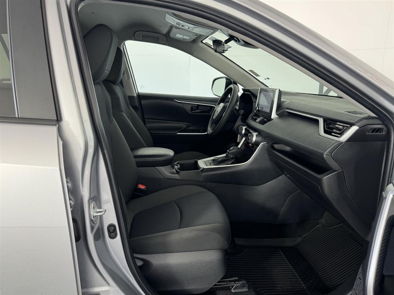 Toyota RAV4 Hybrid LE 2025