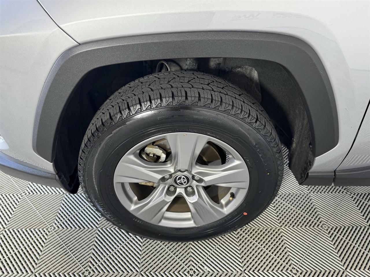 Toyota RAV4 Hybrid LE 2025