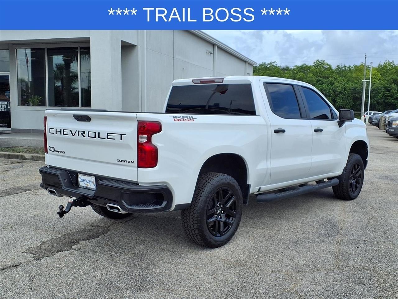 Chevrolet Silverado 1500 Trail Boss Custom Crew Cab 4WD 2024