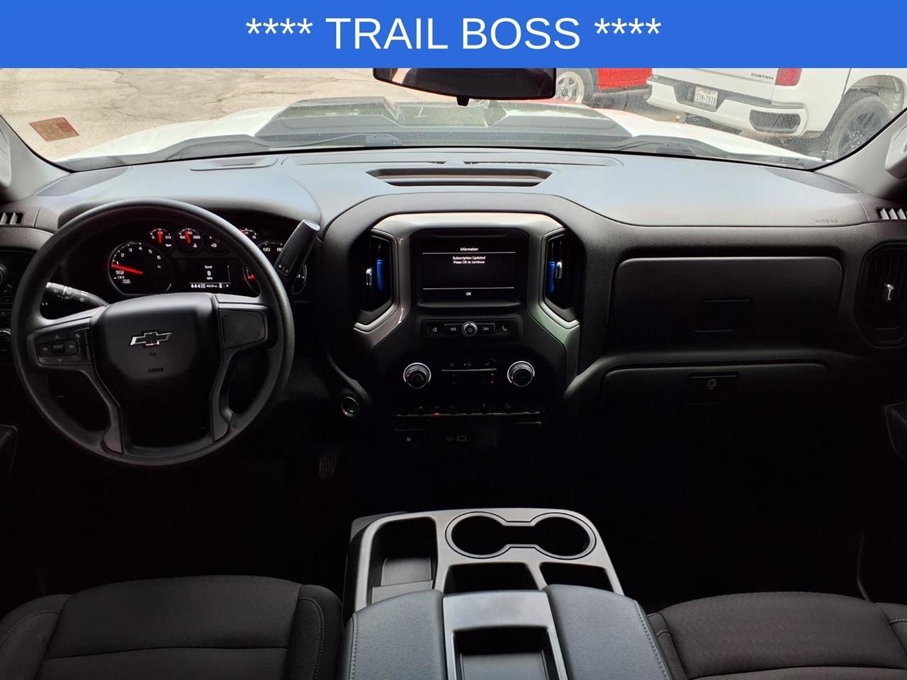 Chevrolet Silverado 1500 Trail Boss Custom Crew Cab 4WD 2024