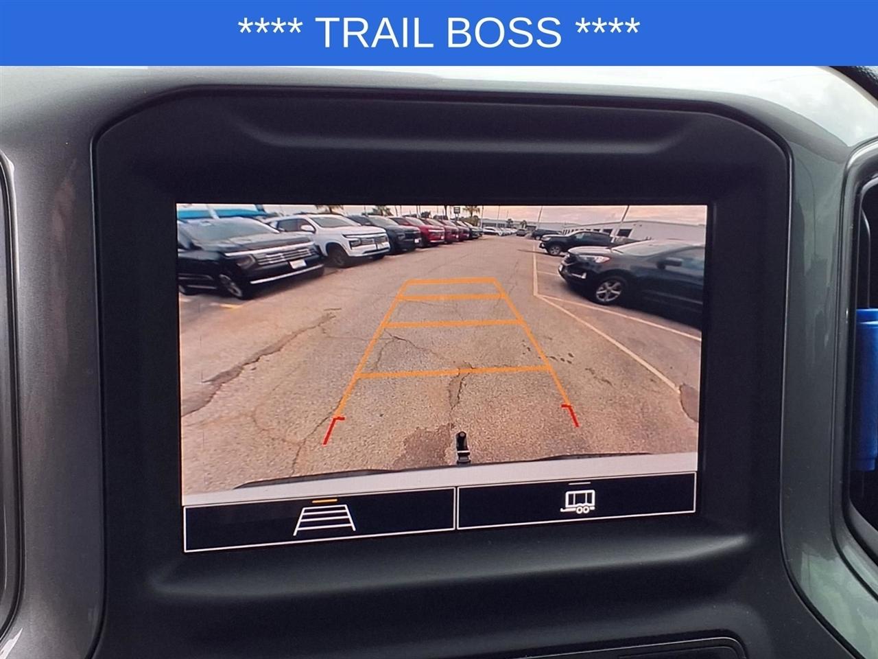 Chevrolet Silverado 1500 Trail Boss Custom Crew Cab 4WD 2024