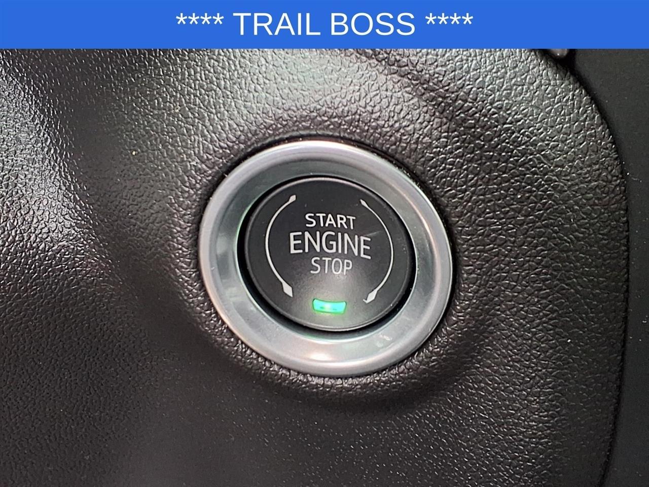 Chevrolet Silverado 1500 Trail Boss Custom Crew Cab 4WD 2024