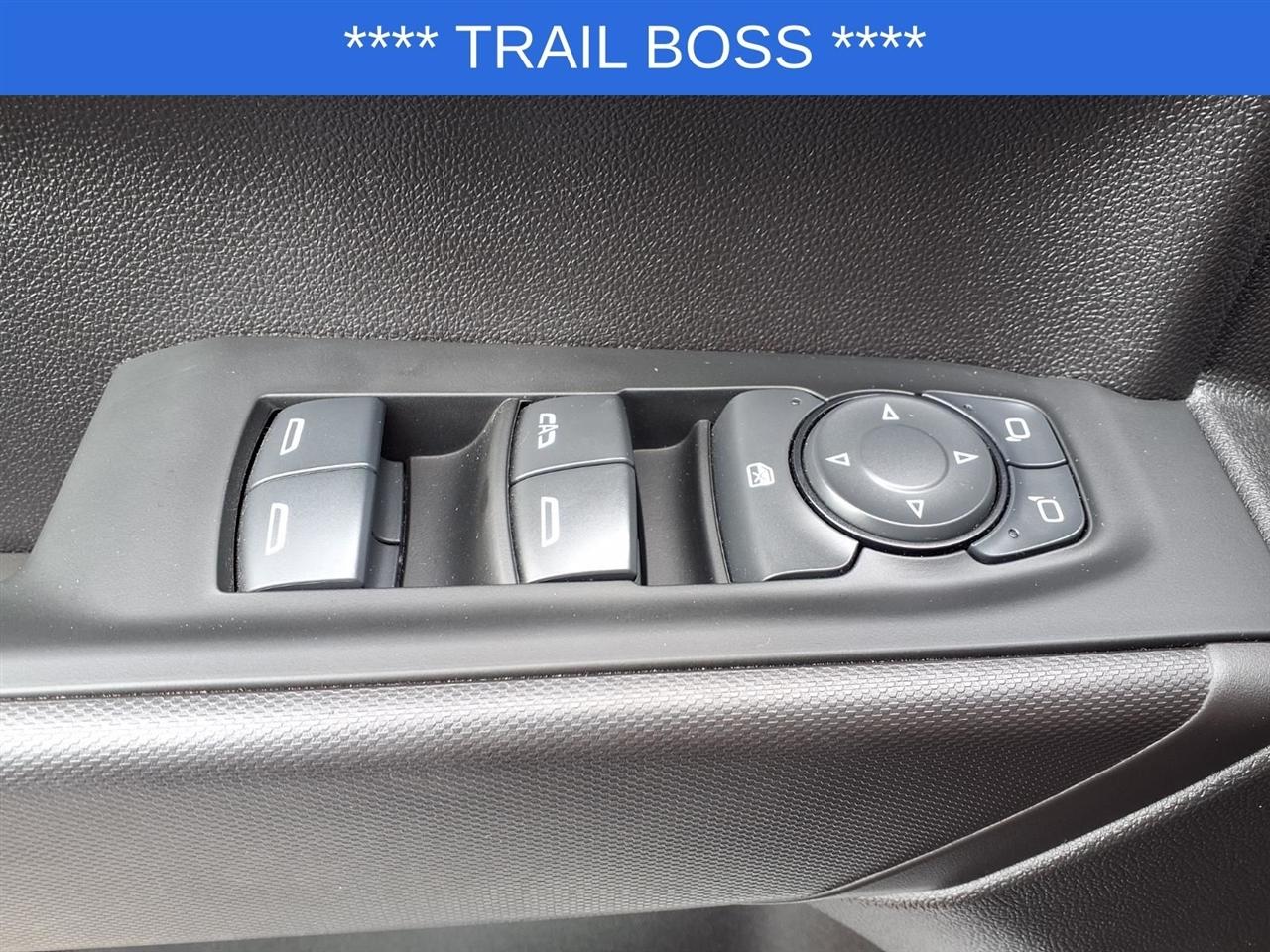 Chevrolet Silverado 1500 Trail Boss Custom Crew Cab 4WD 2024