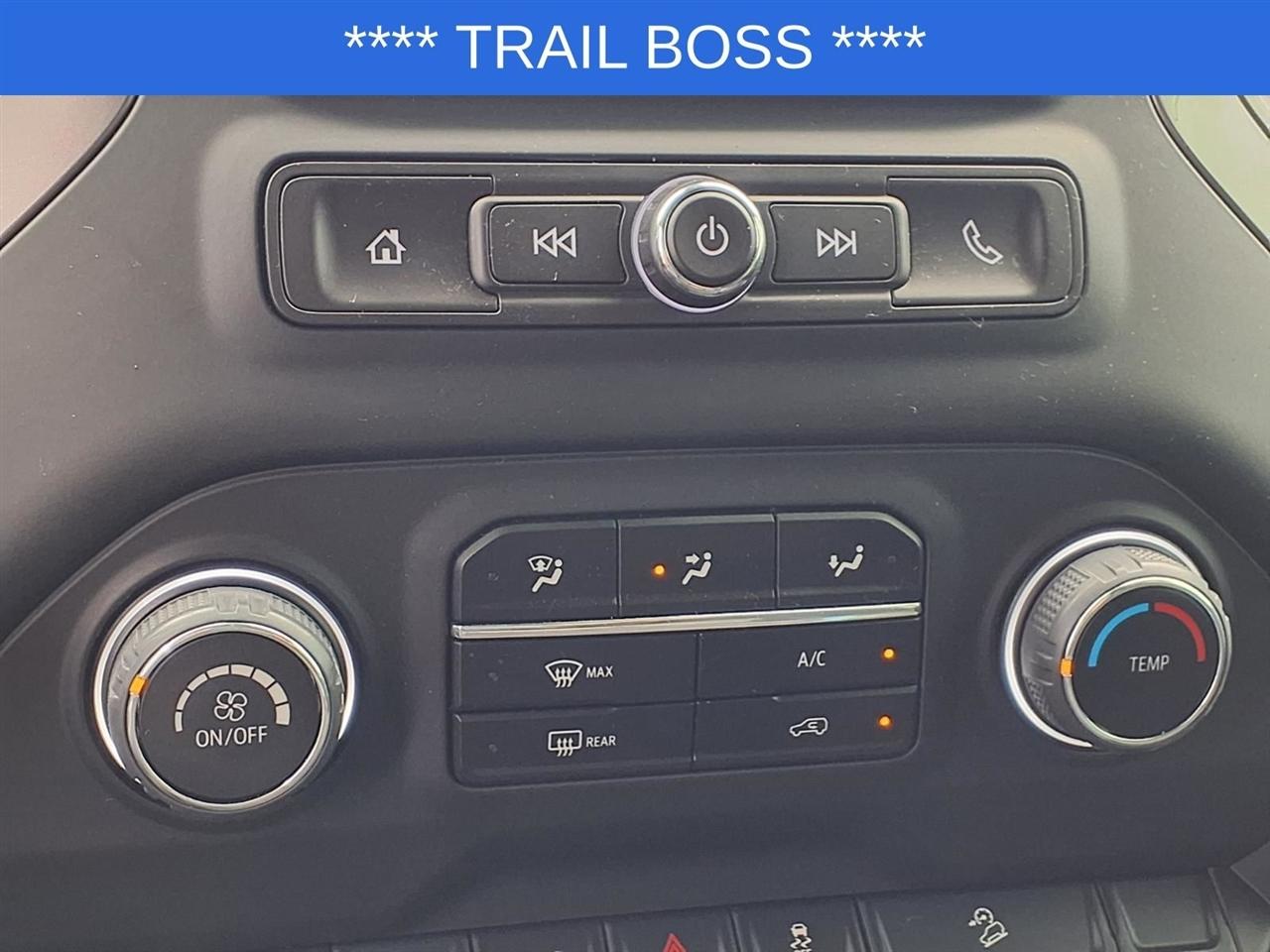Chevrolet Silverado 1500 Trail Boss Custom Crew Cab 4WD 2024