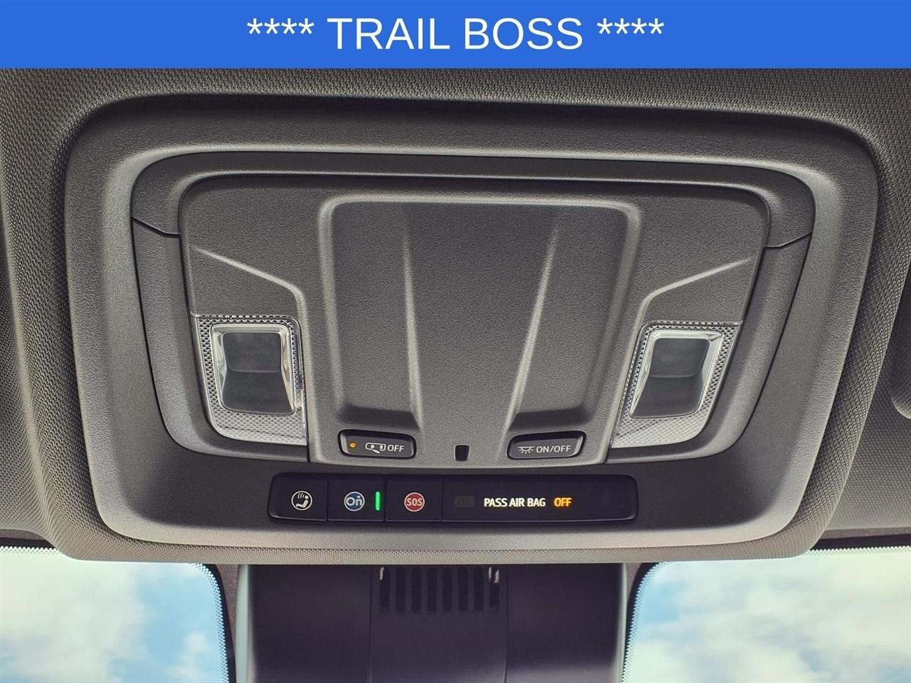 Chevrolet Silverado 1500 Trail Boss Custom Crew Cab 4WD 2024