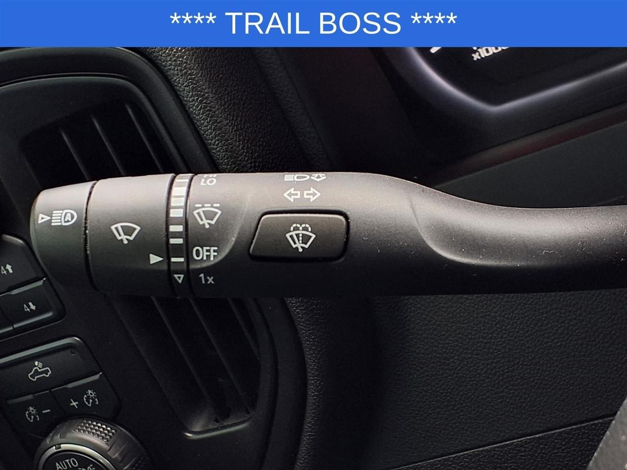 Chevrolet Silverado 1500 Trail Boss Custom Crew Cab 4WD 2024