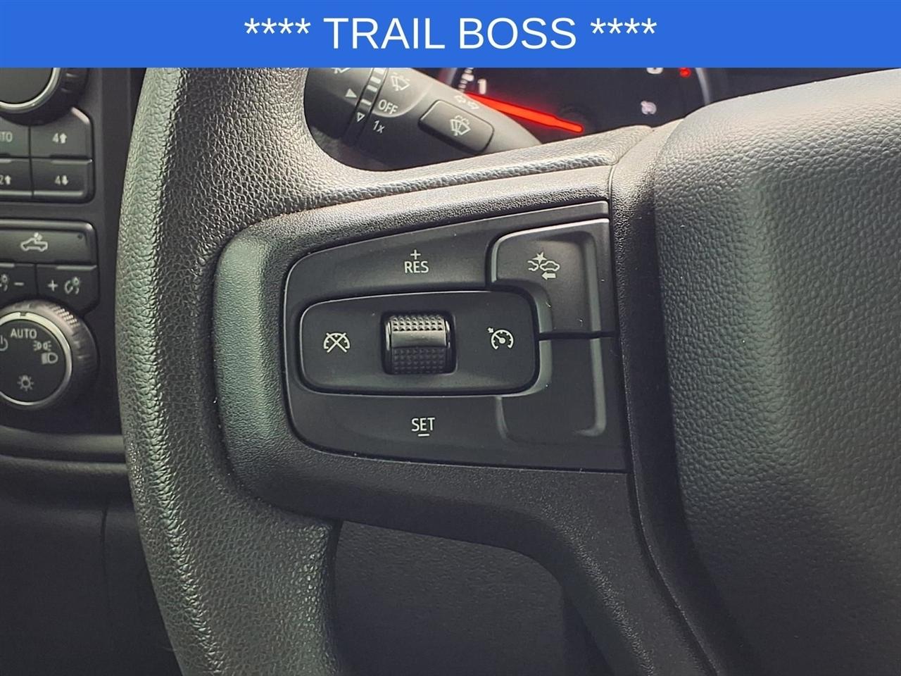 Chevrolet Silverado 1500 Trail Boss Custom Crew Cab 4WD 2024