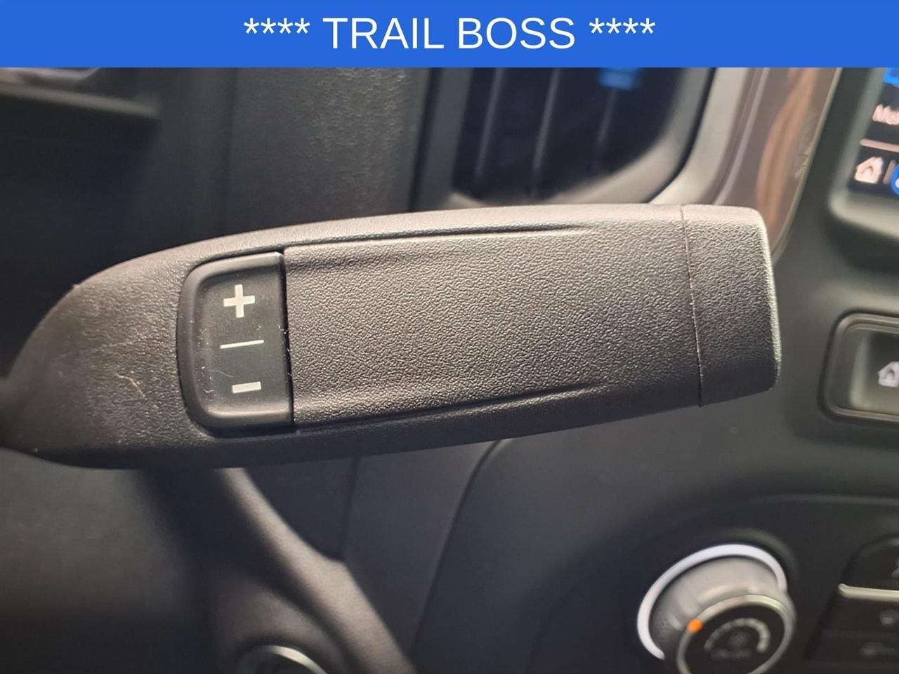 Chevrolet Silverado 1500 Trail Boss Custom Crew Cab 4WD 2024