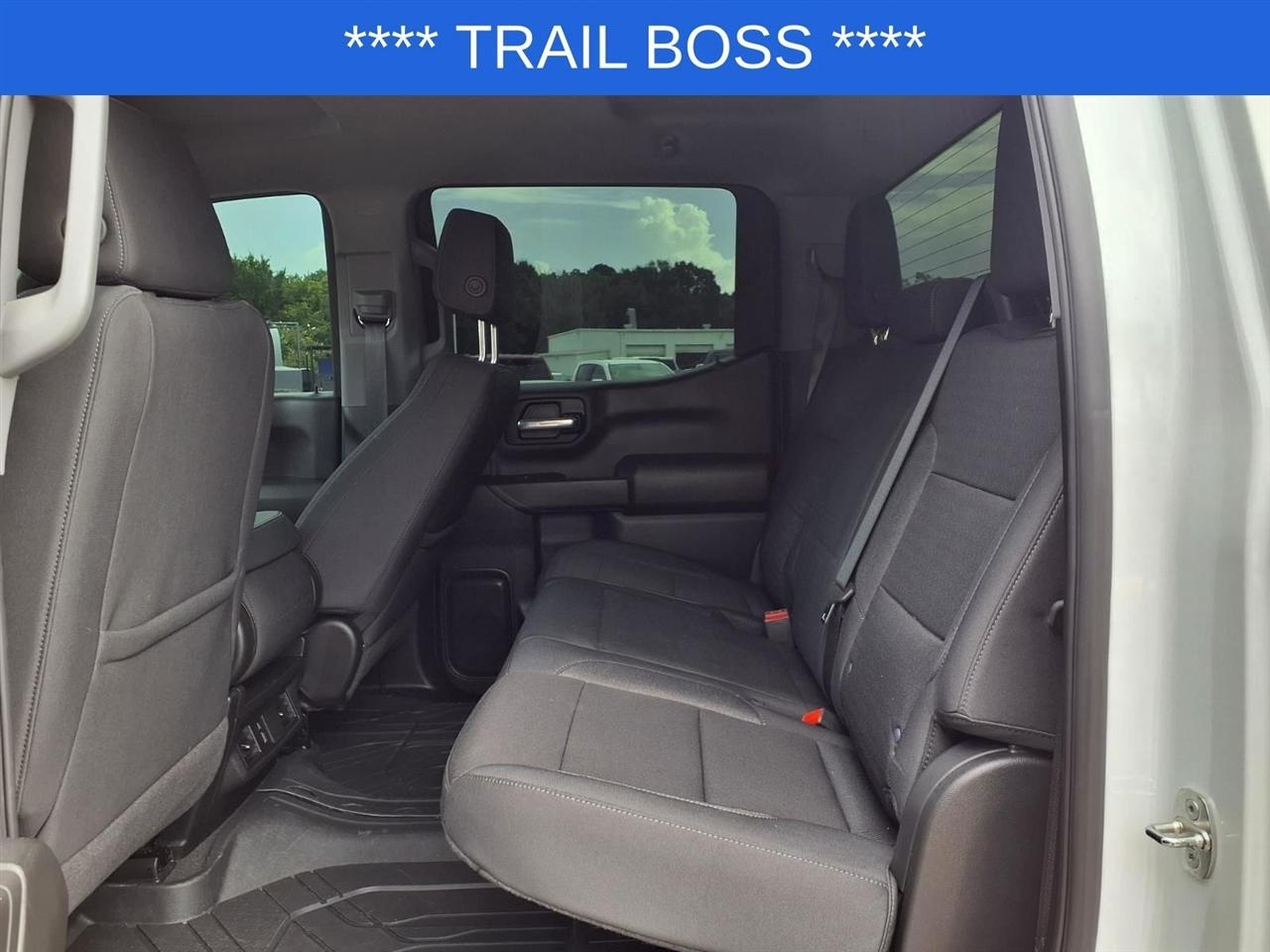 Chevrolet Silverado 1500 Trail Boss Custom Crew Cab 4WD 2024