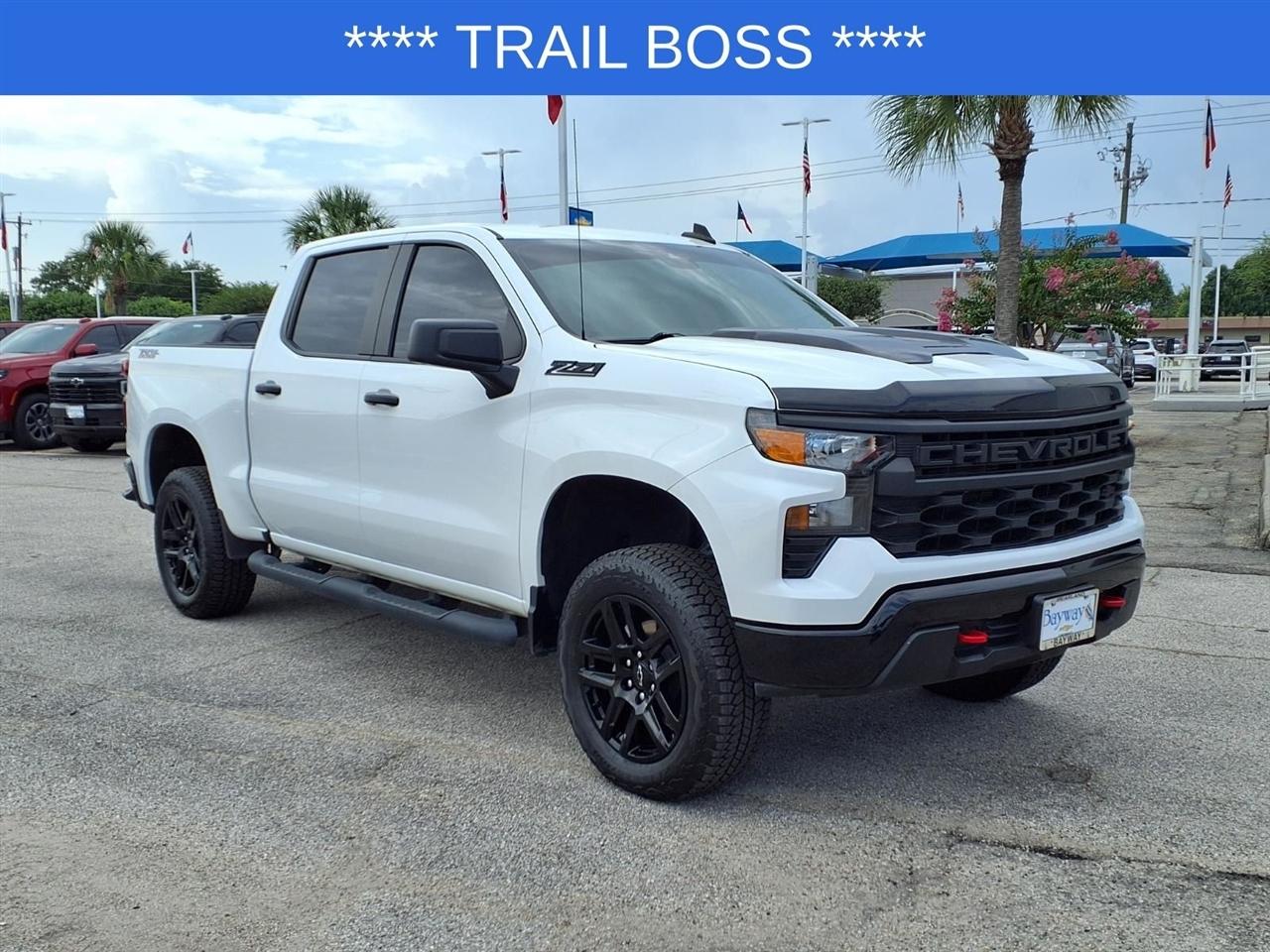 Chevrolet Silverado 1500 Trail Boss Custom Crew Cab 4WD 2024
