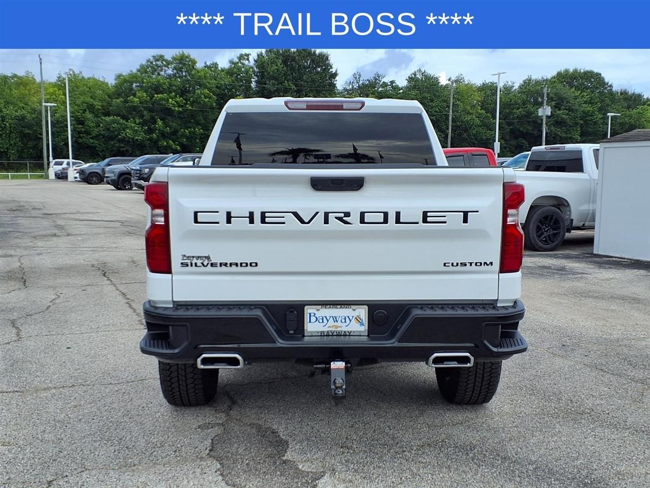 Chevrolet Silverado 1500 Trail Boss Custom Crew Cab 4WD 2024