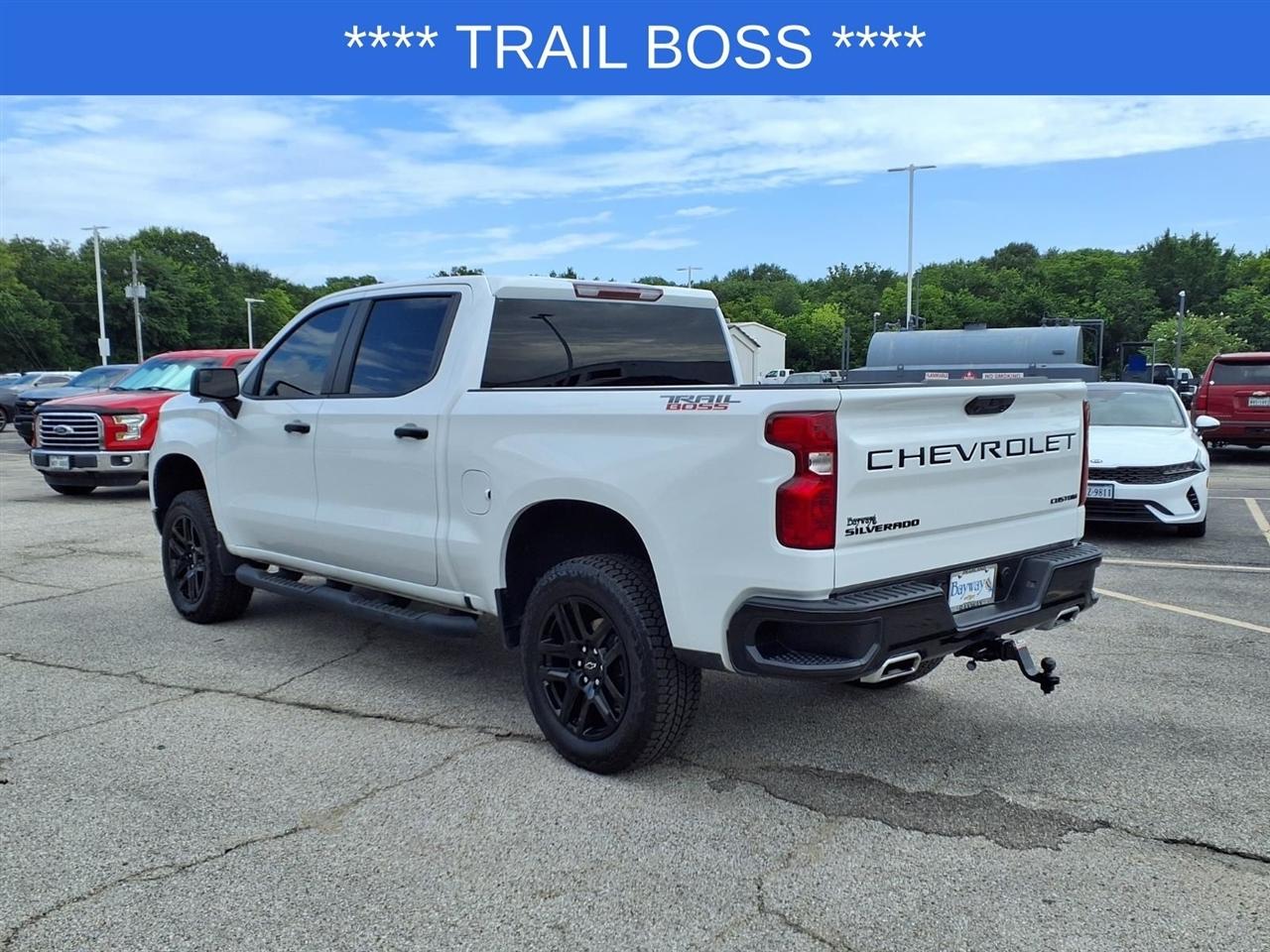 Chevrolet Silverado 1500 Trail Boss Custom Crew Cab 4WD 2024