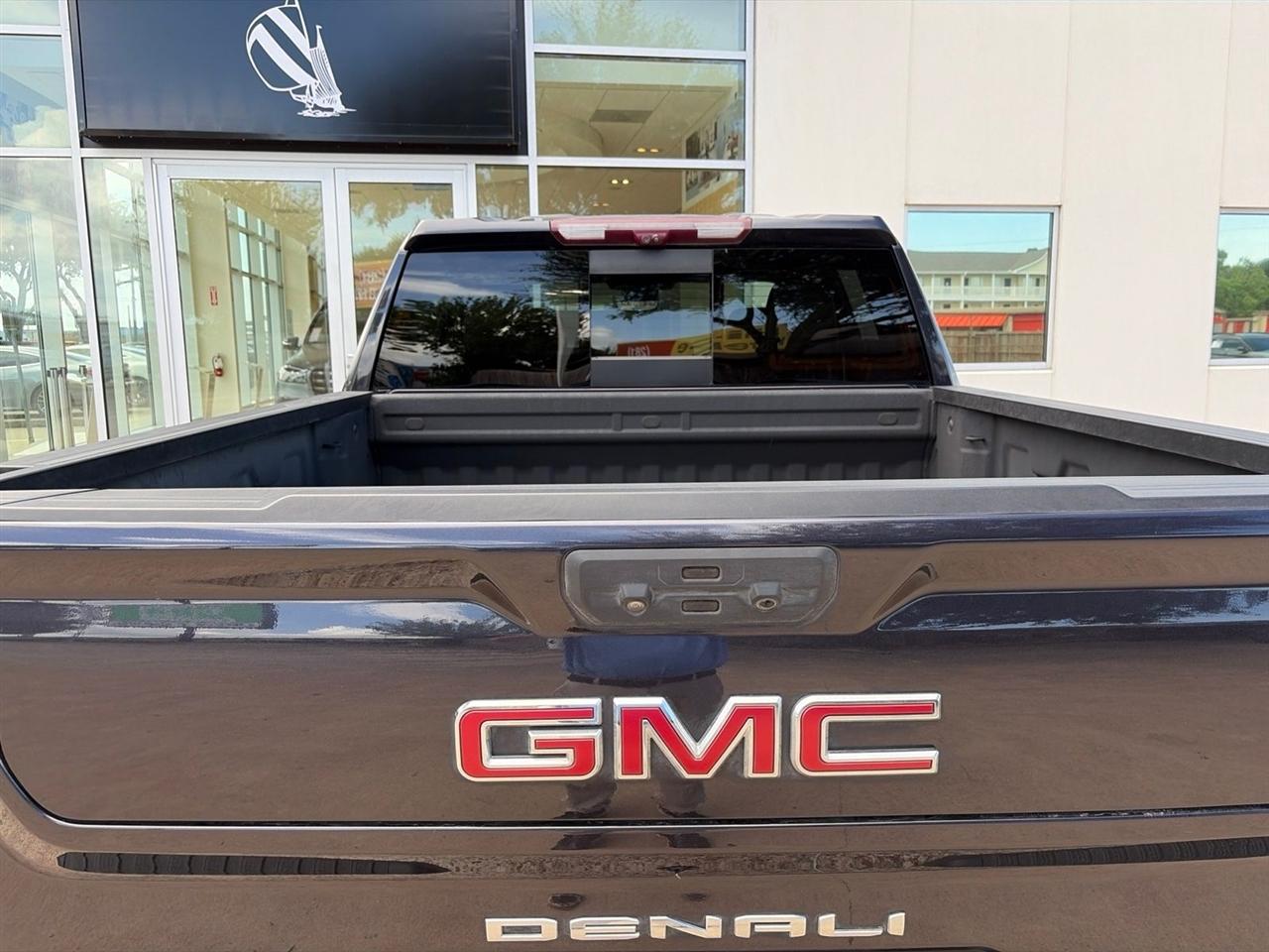 GMC Sierra 1500 Denali Crew Cab Short Box 4WD 2022