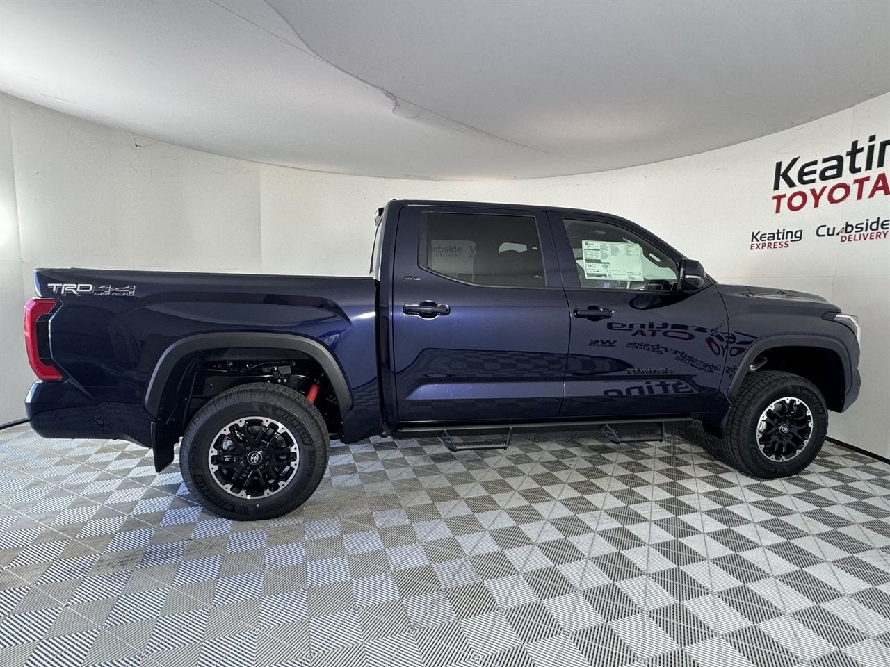 Toyota Tundra SR5 CrewMax 4WD 2026