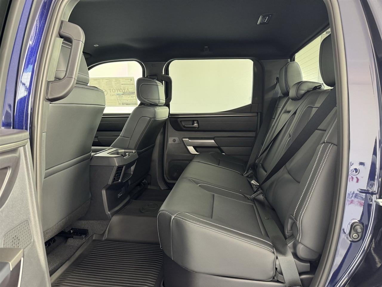 Toyota Tundra SR5 CrewMax 4WD 2026
