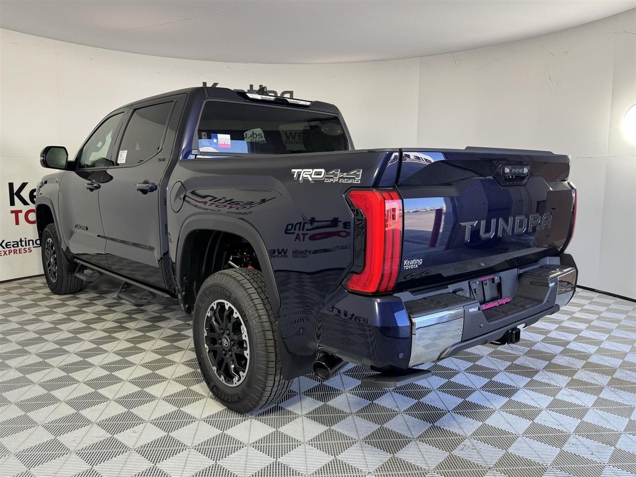 Toyota Tundra SR5 CrewMax 4WD 2026