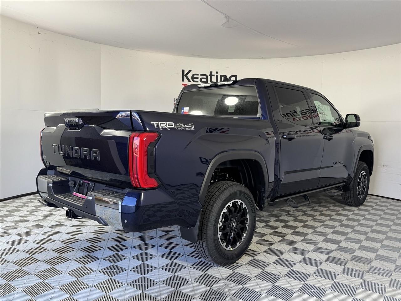 Toyota Tundra SR5 CrewMax 4WD 2026