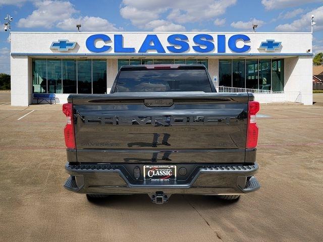 Chevrolet Silverado 1500 Custom Crew Cab 2WD 2024