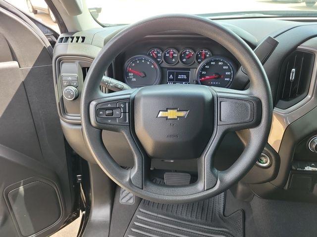 Chevrolet Silverado 1500 Custom Crew Cab 2WD 2024