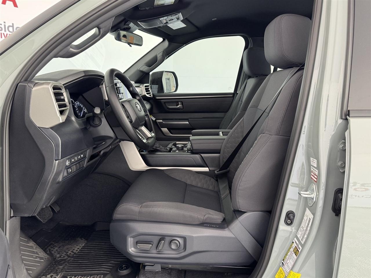 Toyota Tundra SR5 CrewMax 4WD 2026