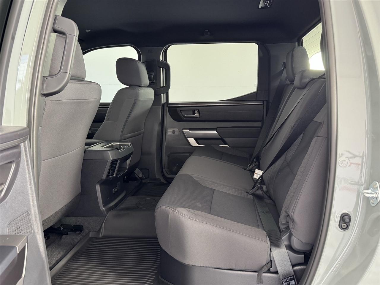 Toyota Tundra SR5 CrewMax 4WD 2026