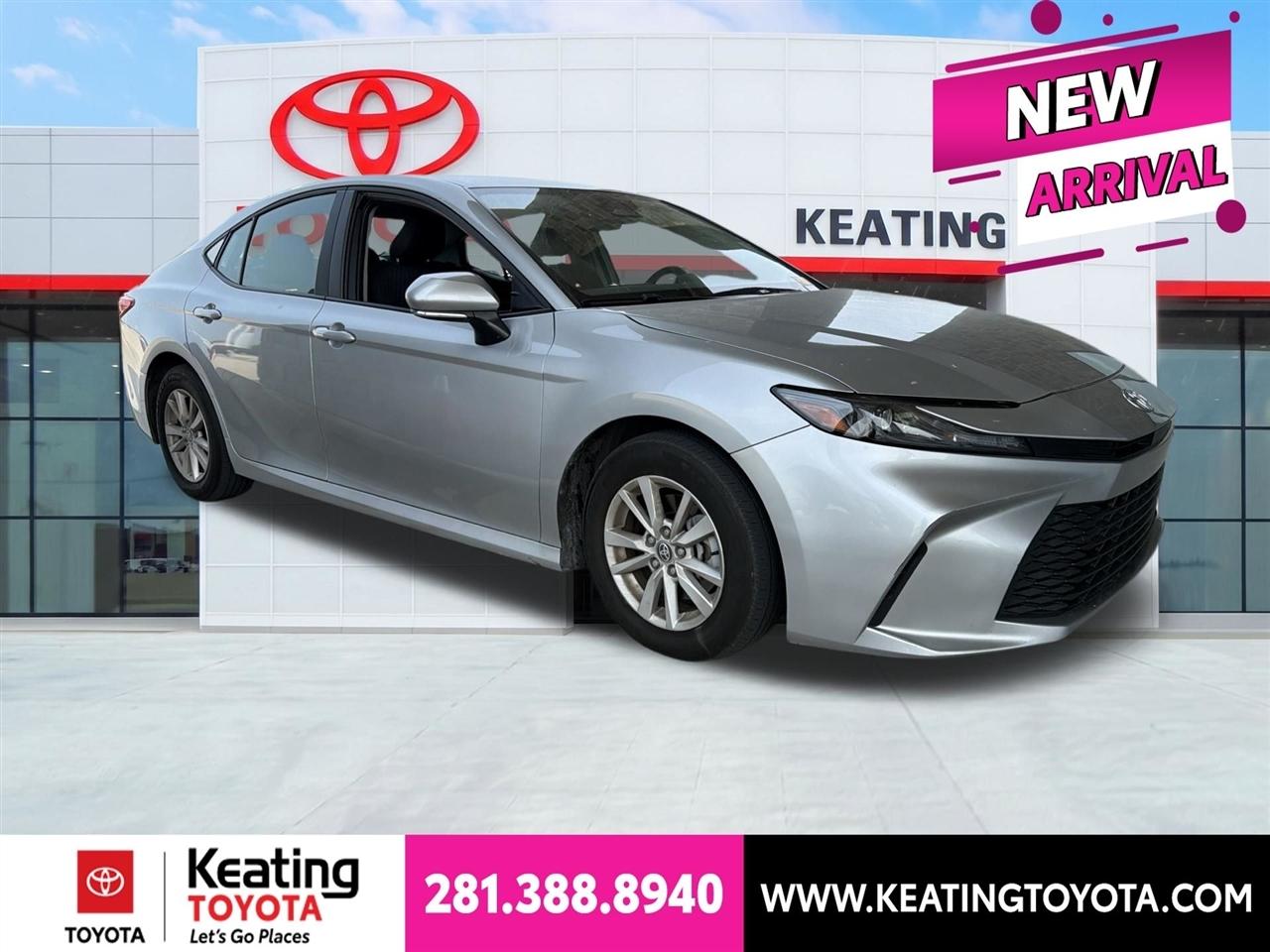 Toyota Camry Hybrid XLE 2025